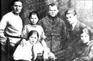Василий Наседкин, Александра и Екатерина Есенины, А.Сахаров, Сергей Есенин, С.Толстая